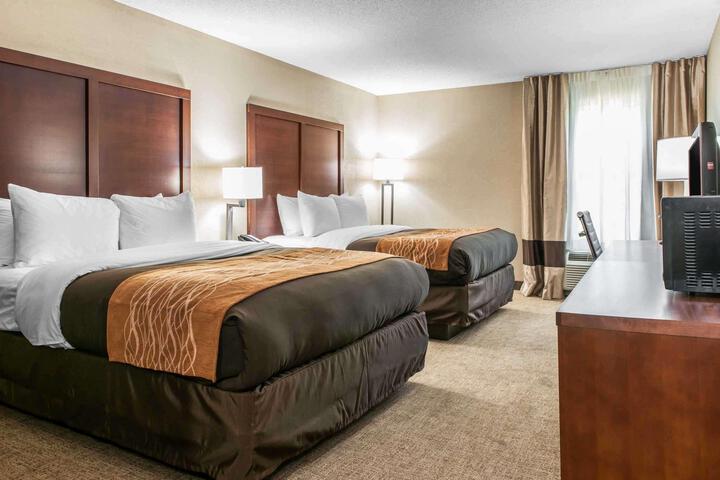 2 Queen Beds (2 of 7)