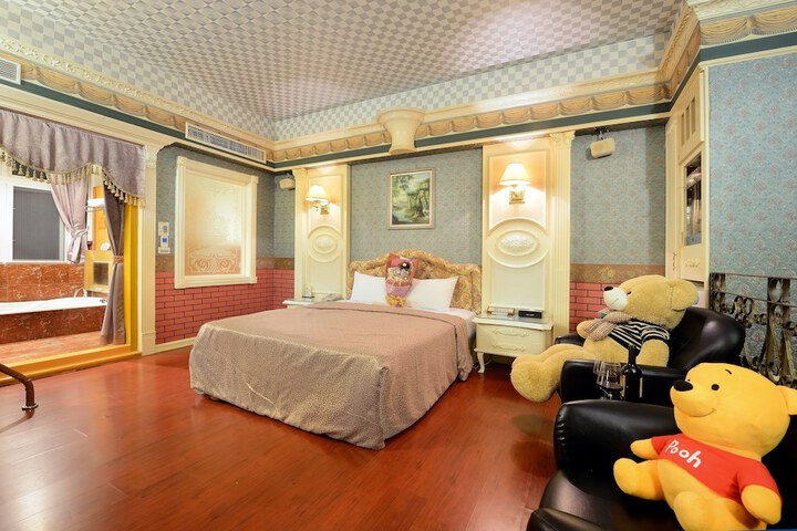 Room 16 of 64