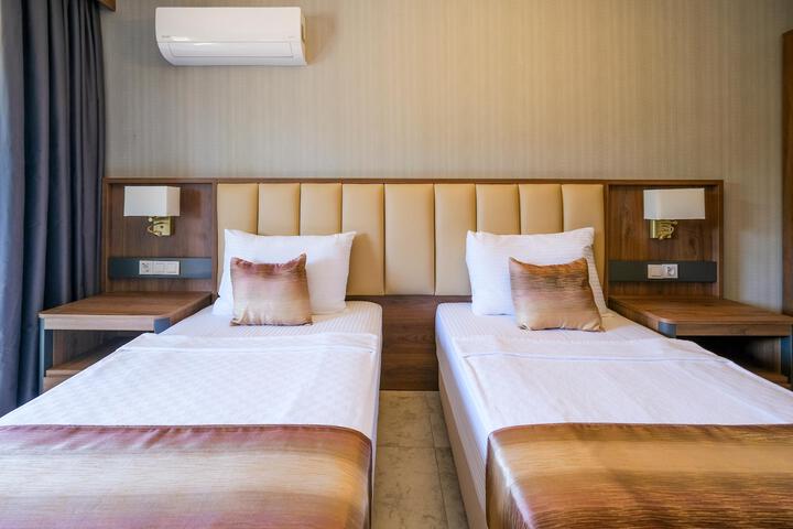 Room 33 of 73