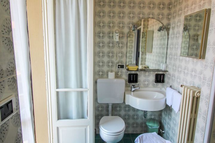 Room 15 of 63