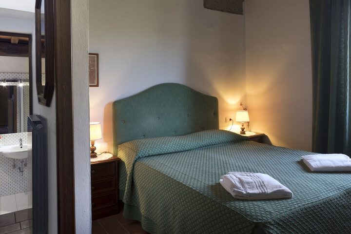 Room 2 of 110