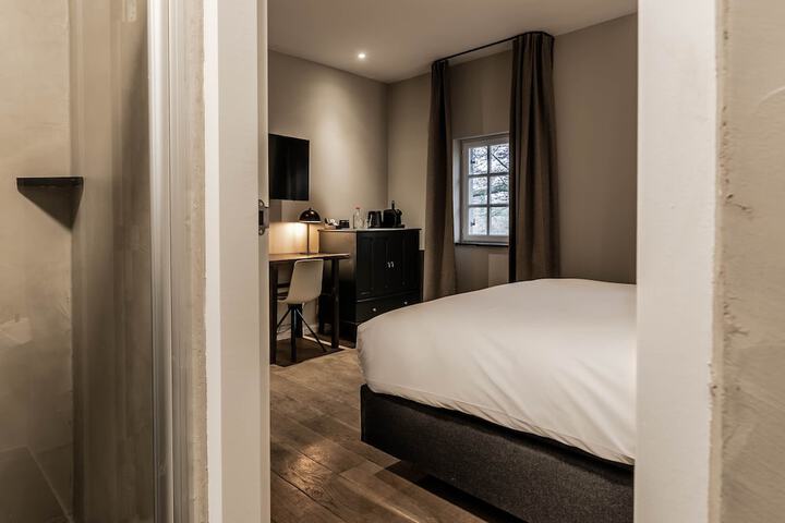 Room 62 of 252
