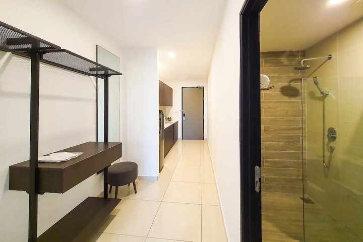 Room 13 of 27