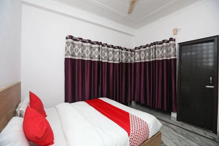 Room 3 of 12