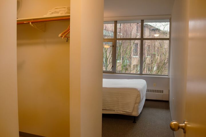 Room 10 of 80