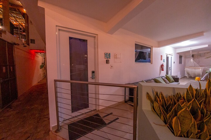 Hotel 2 of 181