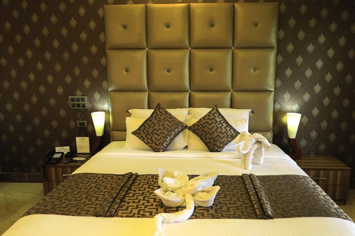 Room 27 of 74