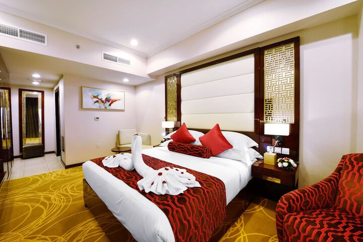 Room 6 of 28