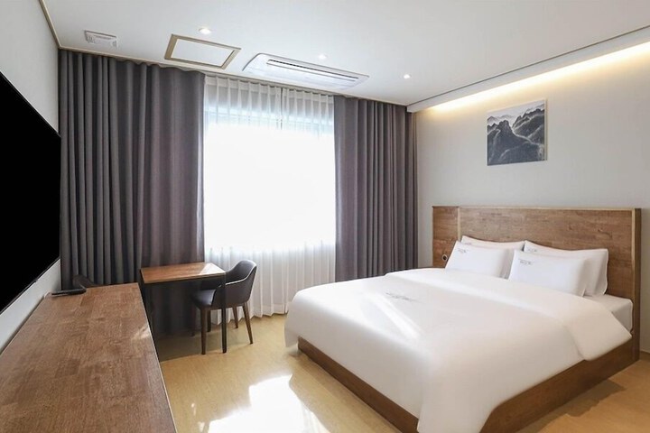 Room 34 of 92