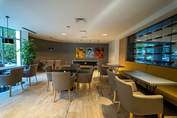 Lounge 86 of 121