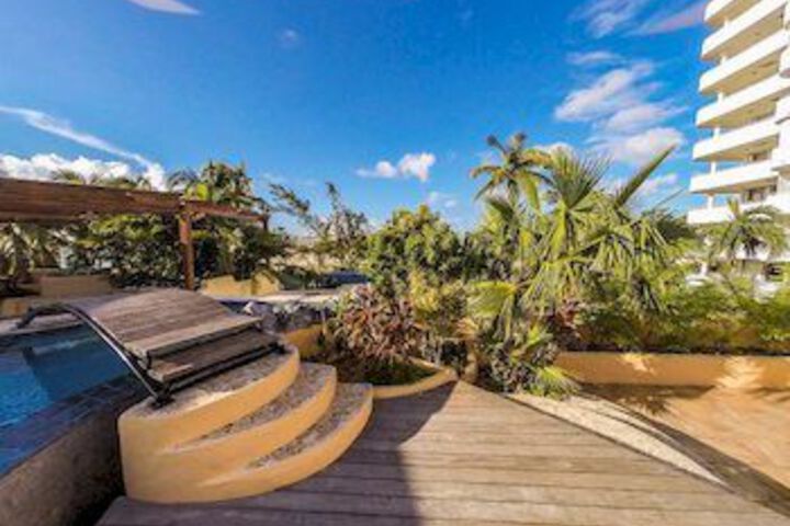 Sundeck 28 of 31