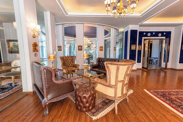 Lounge 65 of 81
