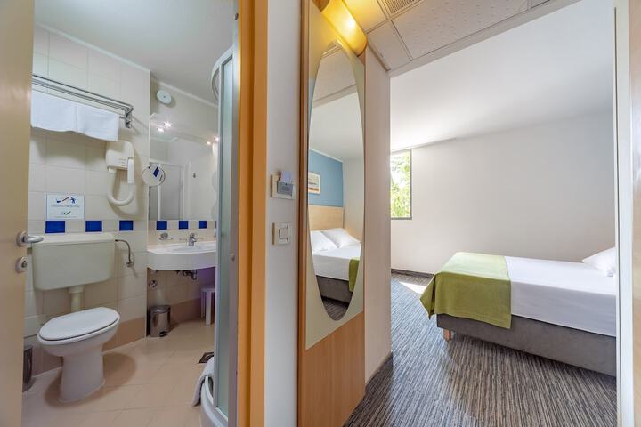 Room 10 of 70