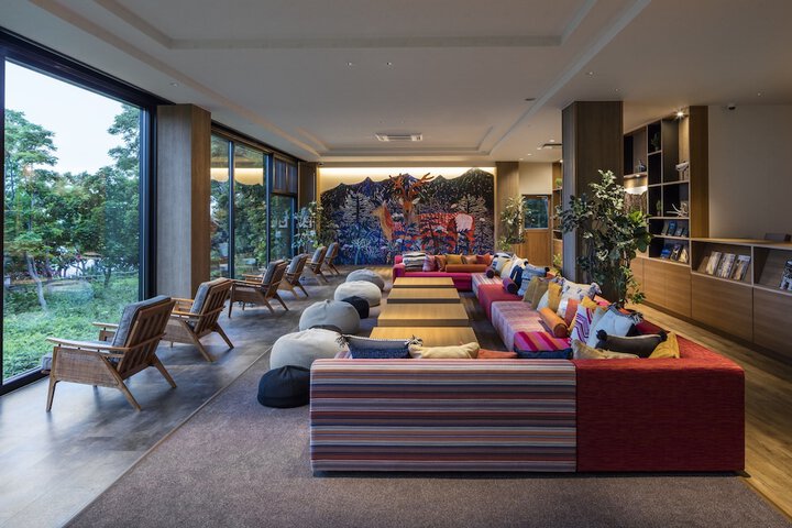 Entrance & Lobby