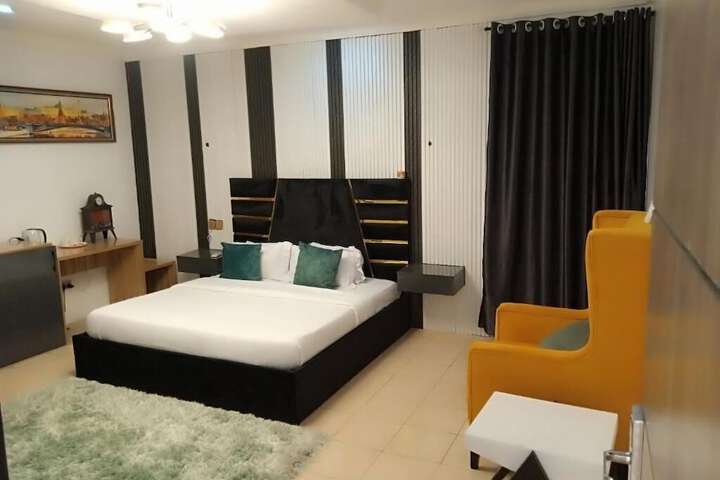 Room 2 of 34