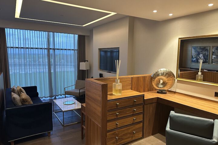 Room 25 of 43