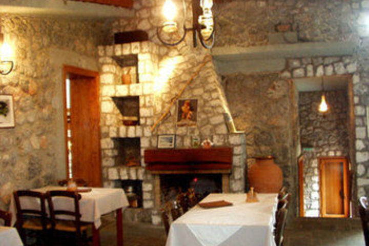 Dining 25 of 31