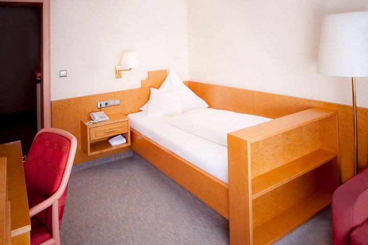 Room 7 of 67