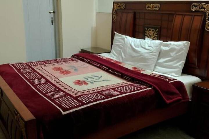 Room 4 of 5