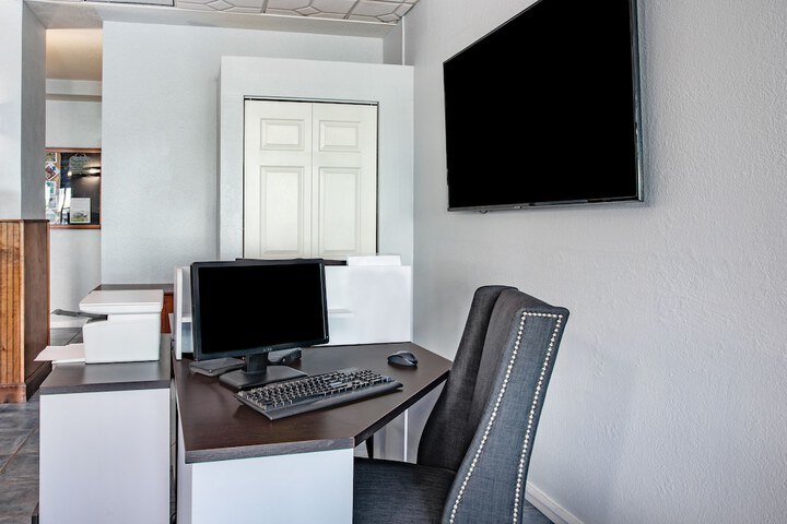 Business Center 64 of 75