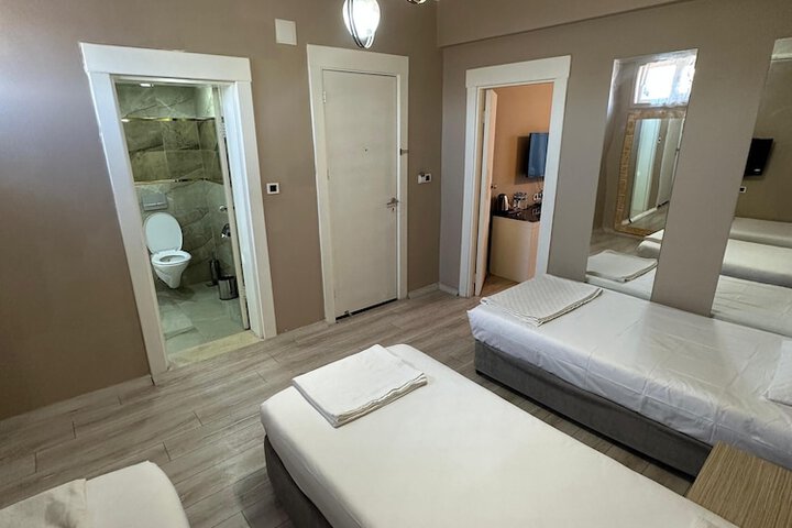 Room 13 of 77