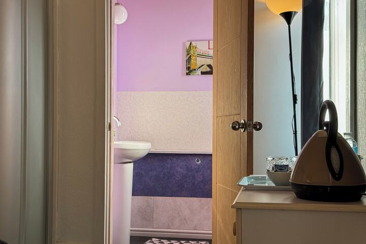 Room 26 of 156