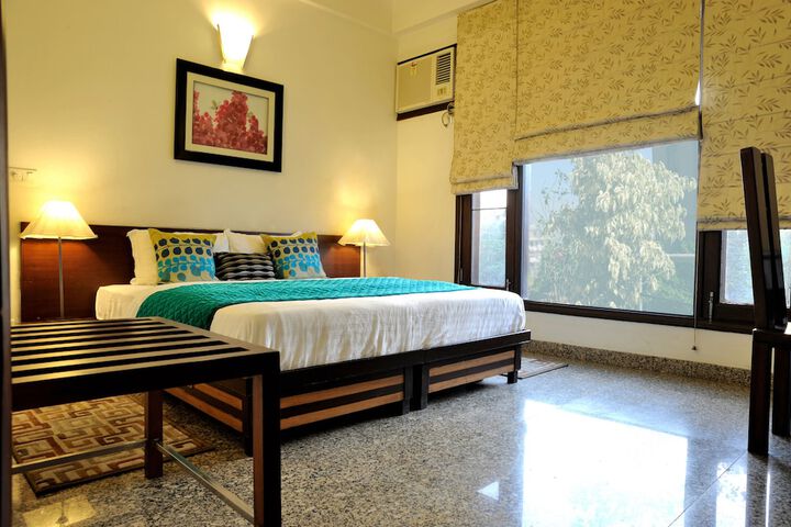 Room 7 of 16
