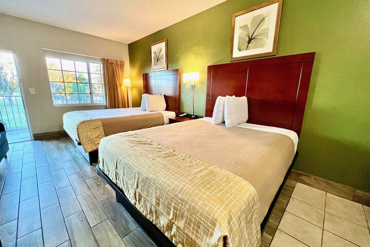 1 Queen Bed Efficiency (17 of 18)