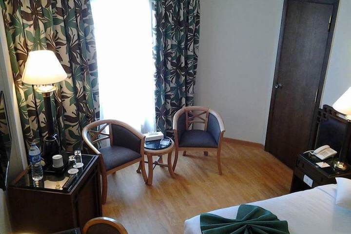 Room 5 of 12