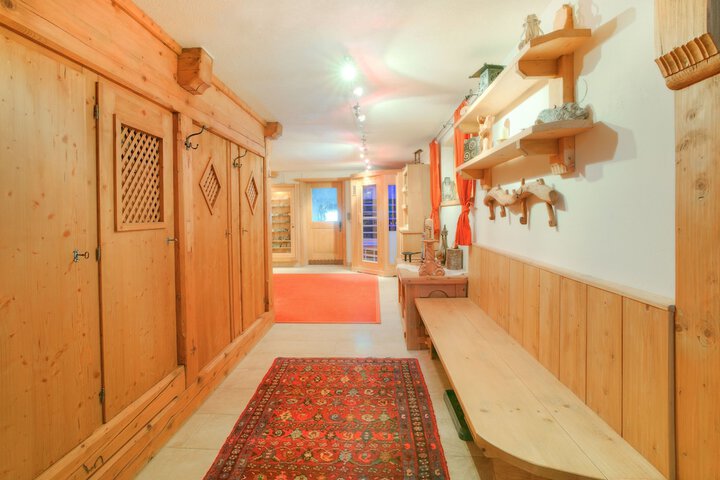 Ballroom/Hall 25 of 39