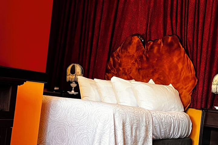 Room 27 of 70