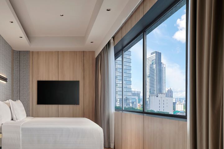 Room 51 of 83