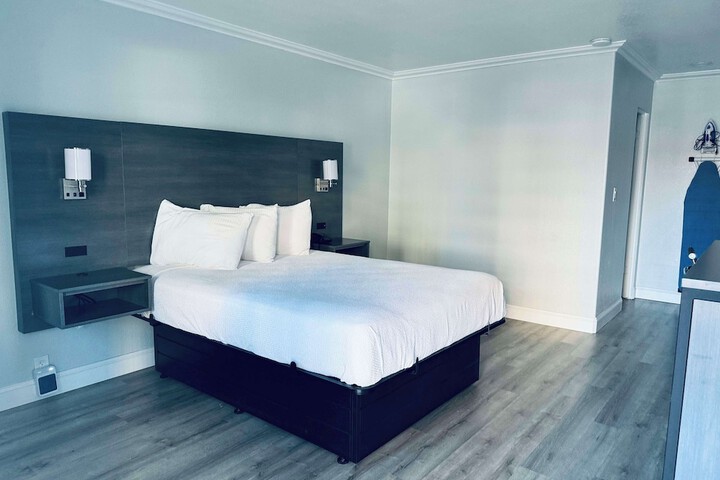 1 Queen Bed (14 of 20)