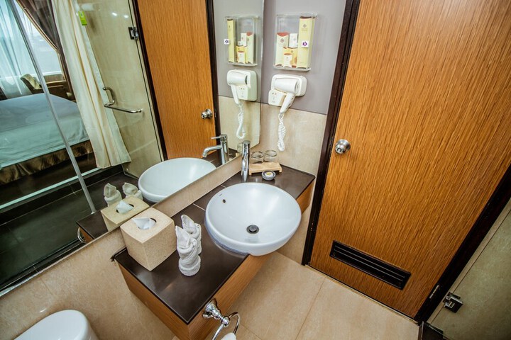Room 28 of 47