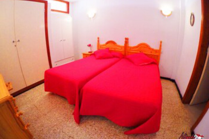 Room 8 of 16