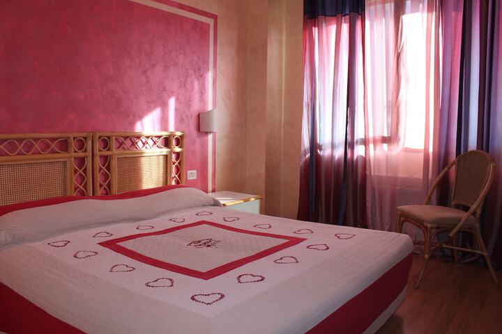 Room 11 of 20