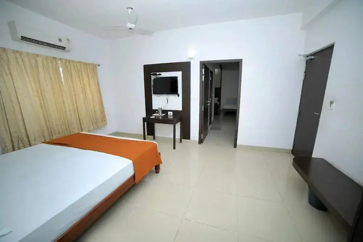 Room 2 of 4
