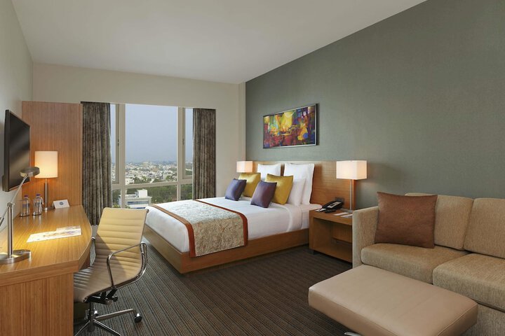 Room 9 of 37