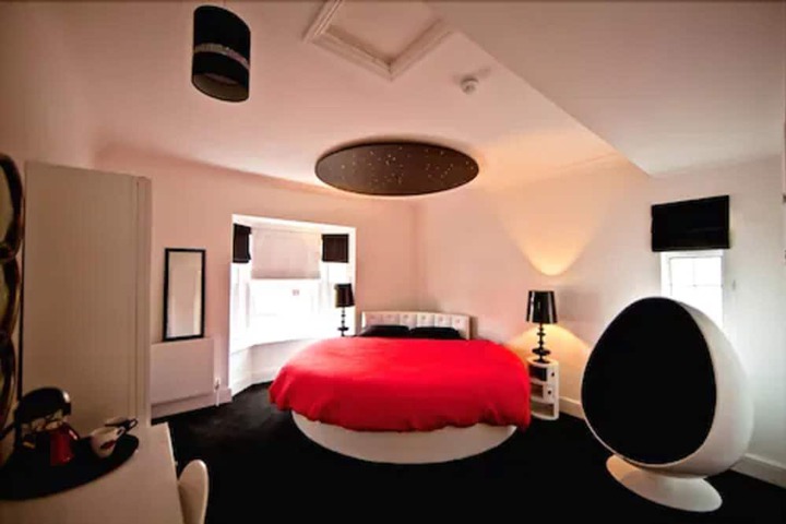 Room 5 of 74