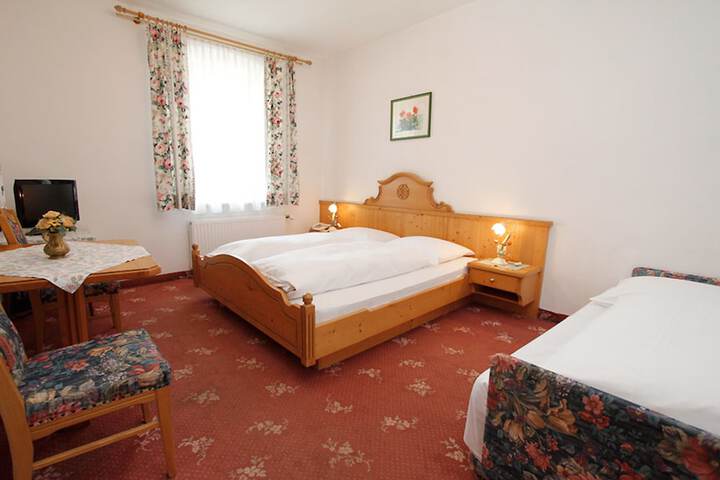 Room 12 of 19