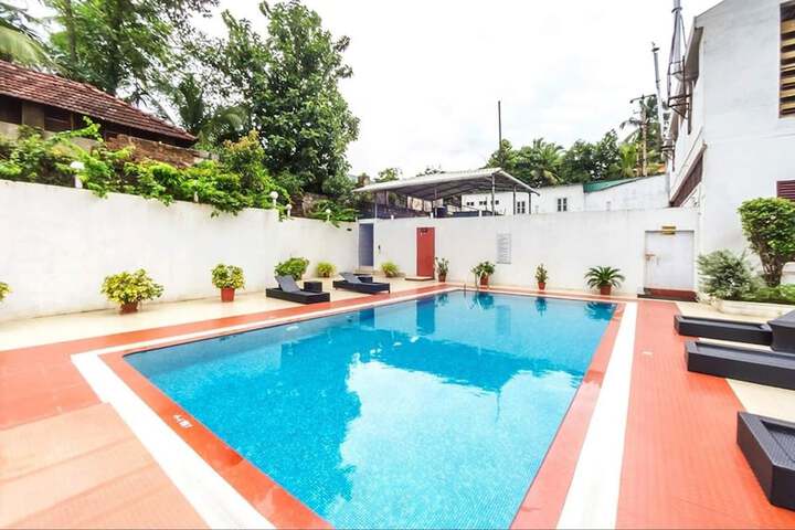 Pools & Facilities
