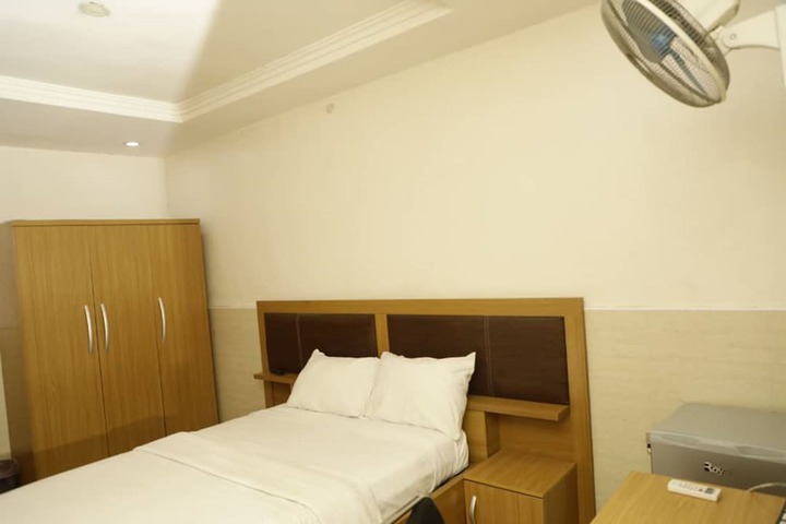 Room 4 of 24