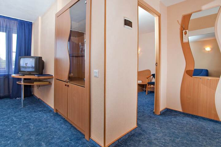Room 12 of 24