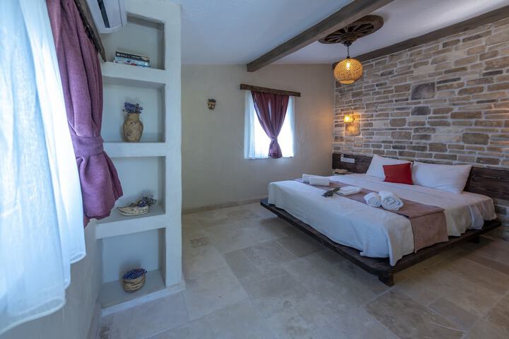 Room 10 of 97