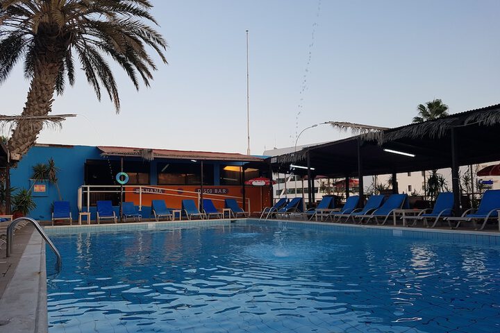 Hotel with Pool
