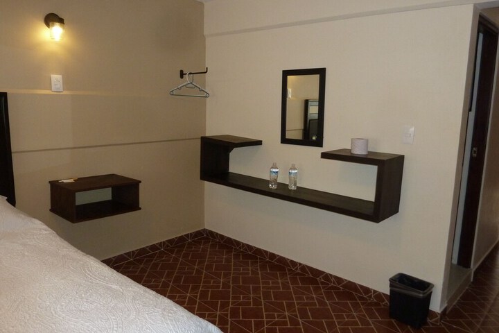 Room 4 of 48