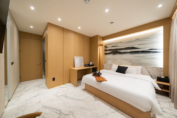 Room 12 of 73
