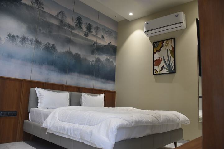 Room 8 of 13