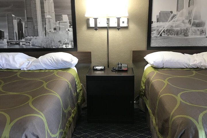 Room 6 of 28