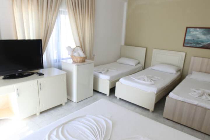 Room 12 of 25